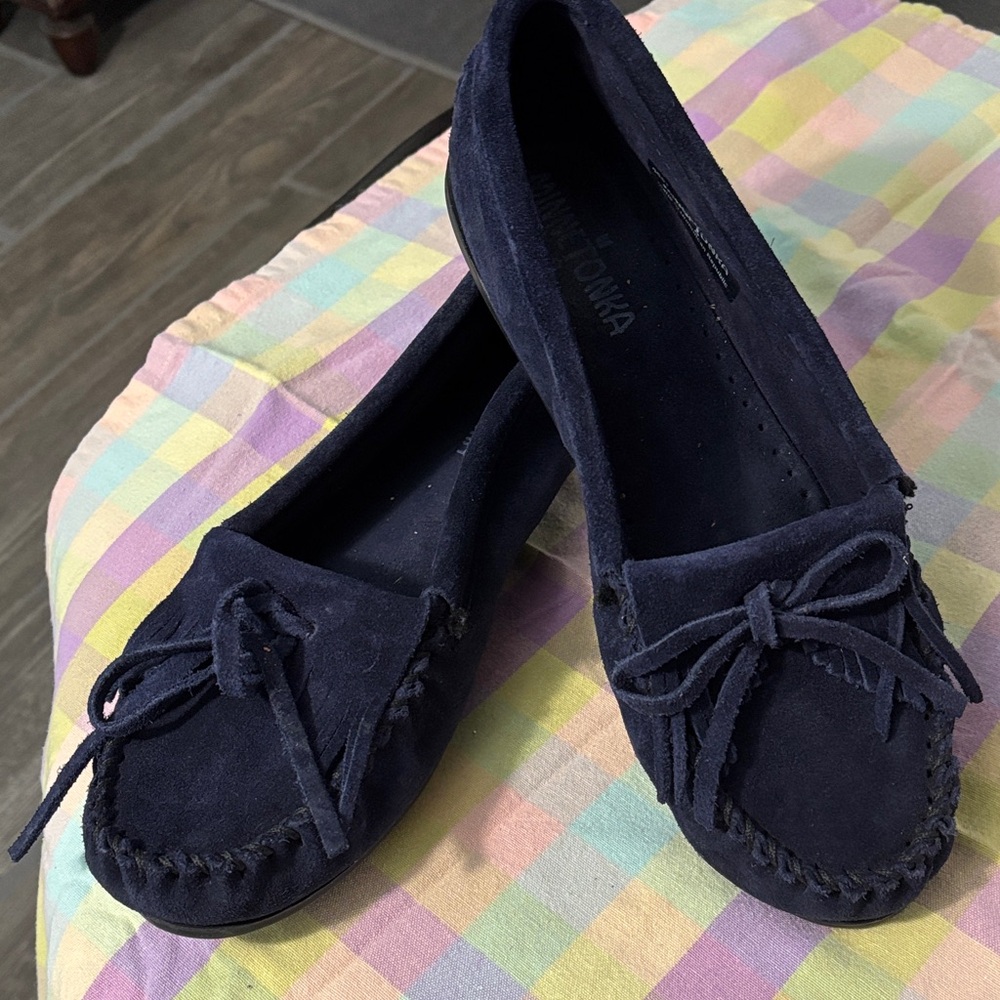 Minnetonka Women's Dark Blue Moccasins